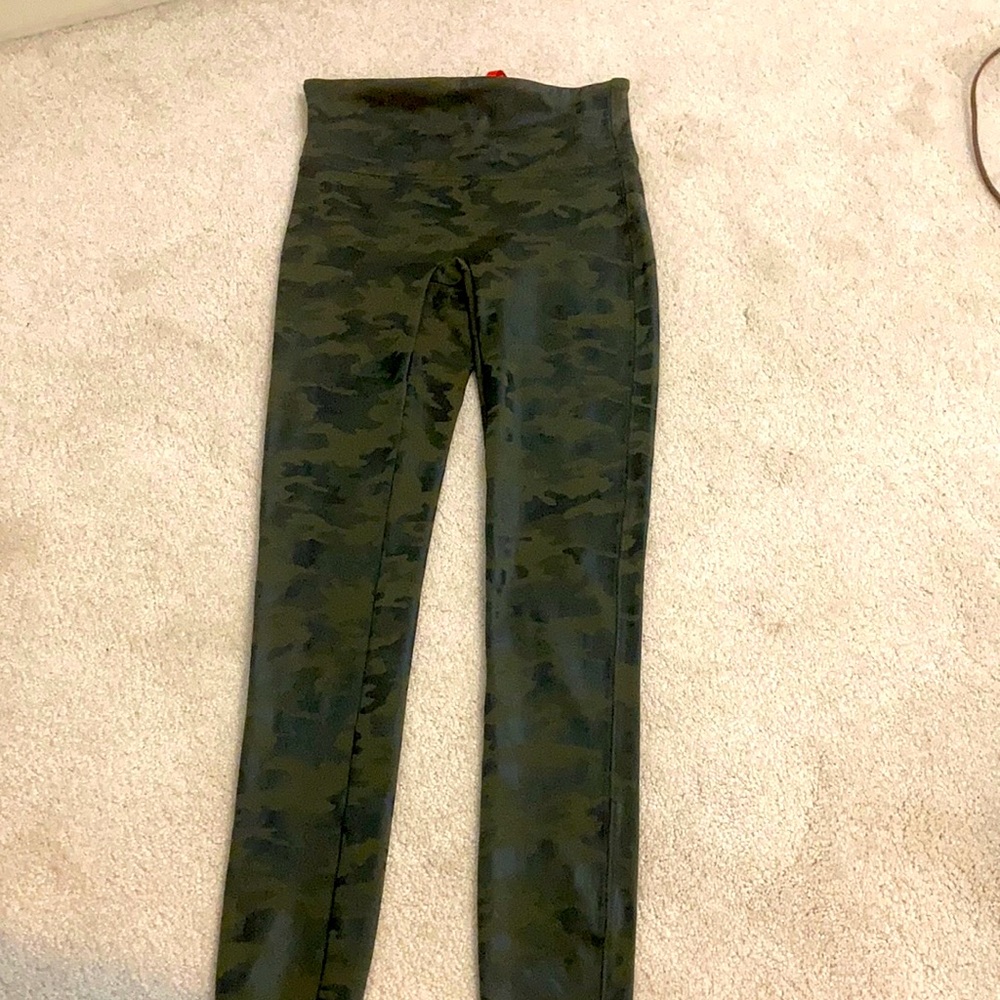 Spanx Faux Leather Camo Legging Matte Green Camo S